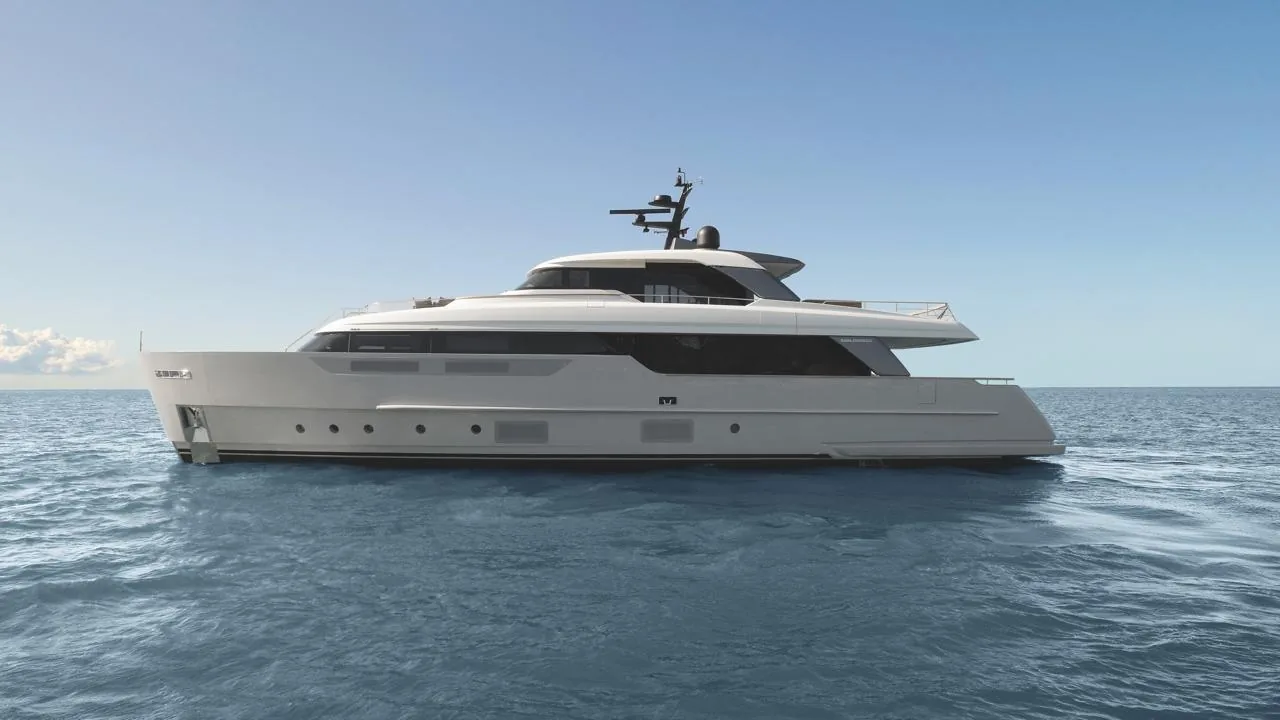 Starboard profile at sea